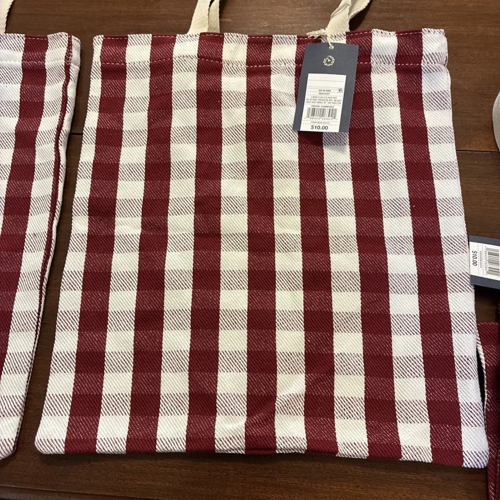 Universal Thread lot four